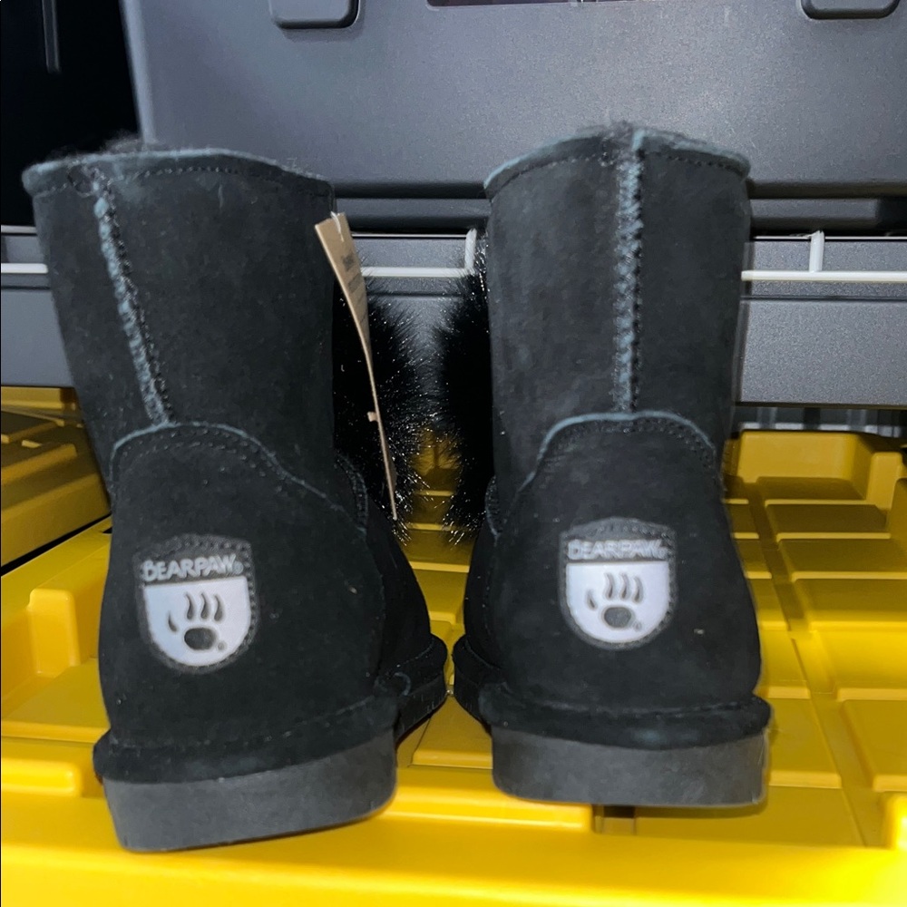 Bearpaw Black Fur pom-pom Boots size 6 1/2 LIV width M perfect for winter - Picture 3 of 11